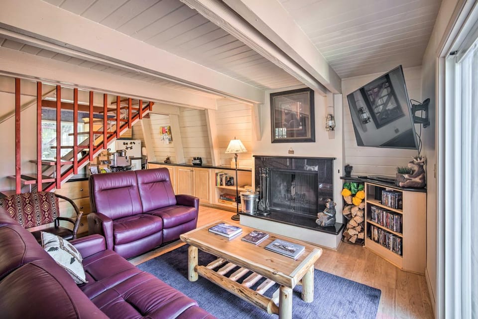 5 Mi to Snow Summit: Cabin w/ Deck & Fireplace Cabin in Southern California