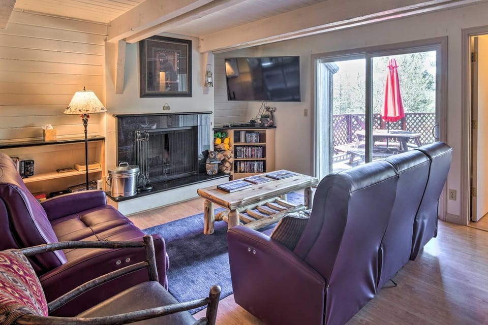 5 Mi to Snow Summit: Cabin w/ Deck & Fireplace Cabin in Southern California