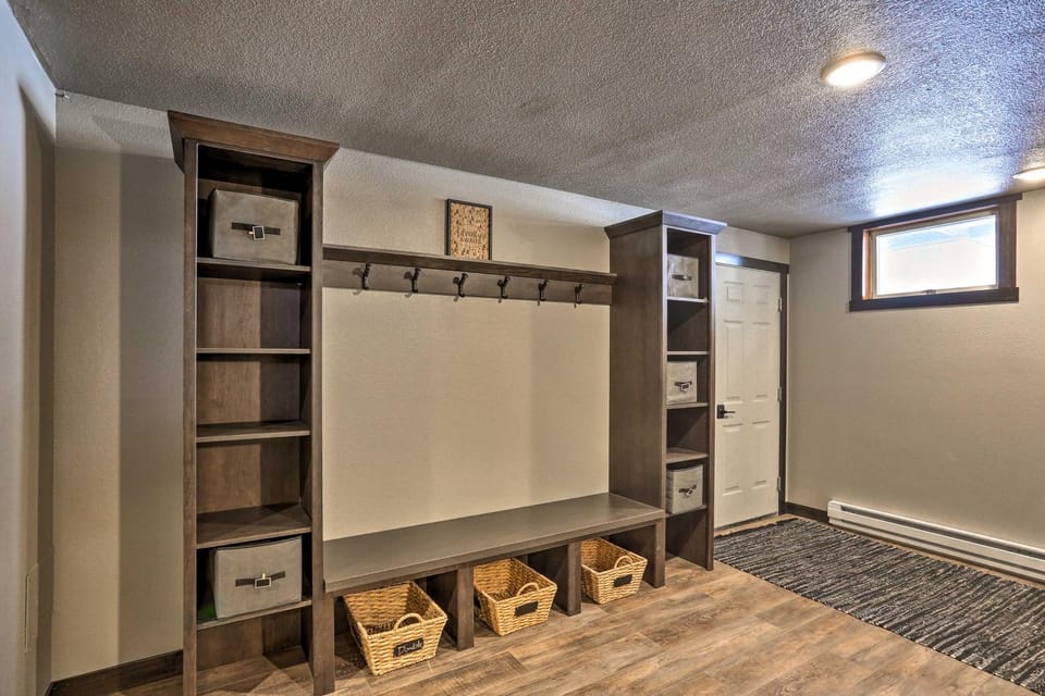 Modern Lead Cabin w/ Private Hot Tub & Fireplace! Cabin in North Lawrence