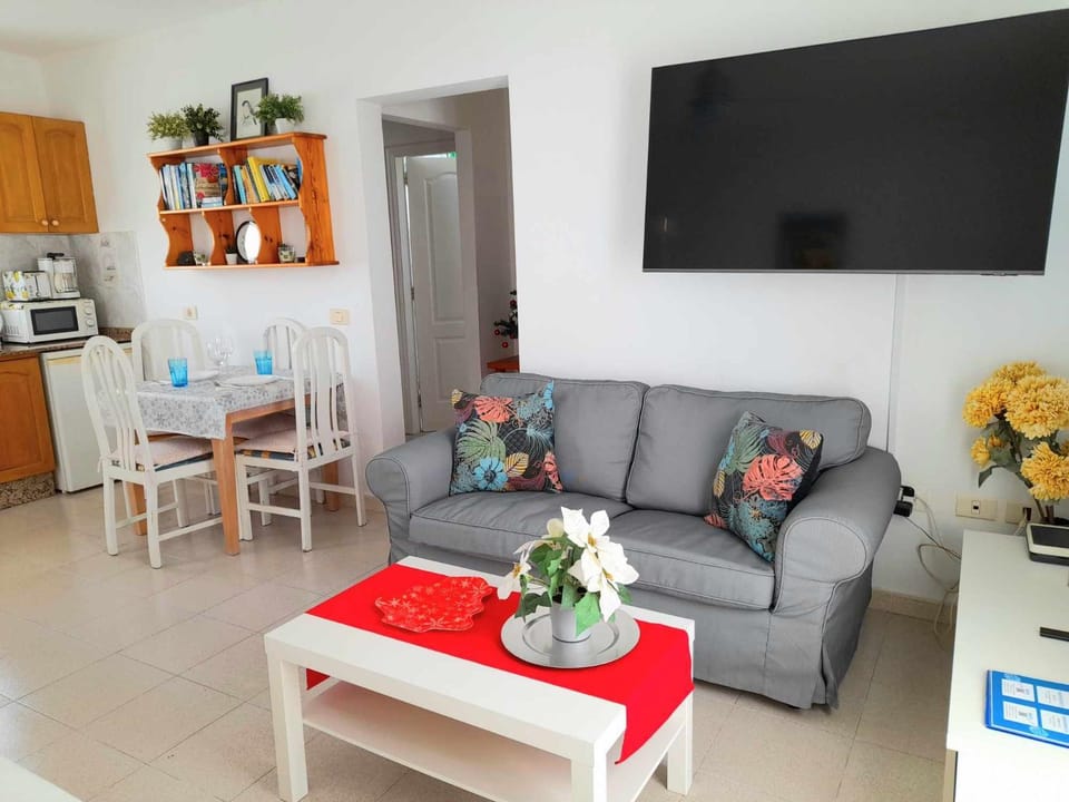 Apartment Vincent, cozy and sunny over the rooftops Apartment in Puerto del Carmen