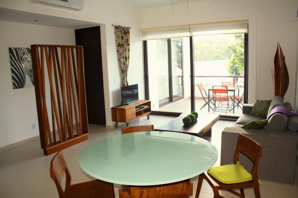 Living room, Dining area