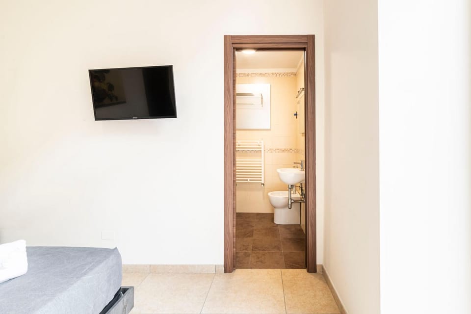 Bathroom, TV and multimedia