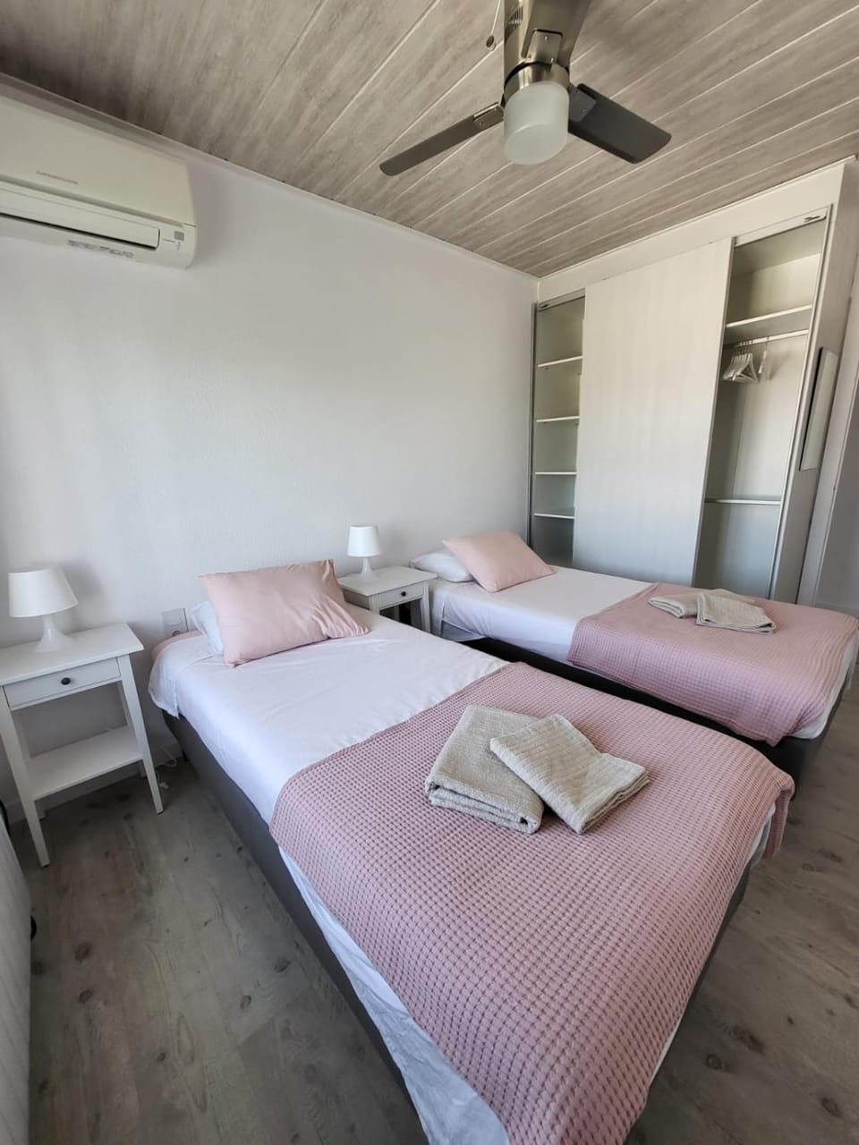 Bed, Photo of the whole room, Bedroom, fireplace, towels, wardrobe, air conditioner