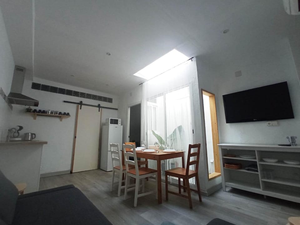 TV and multimedia, Living room, Seating area, Dining area