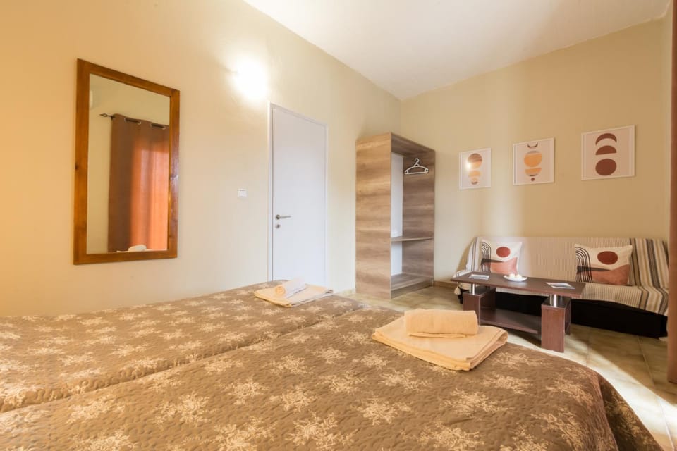 Bed, Bedroom, towels, wardrobe