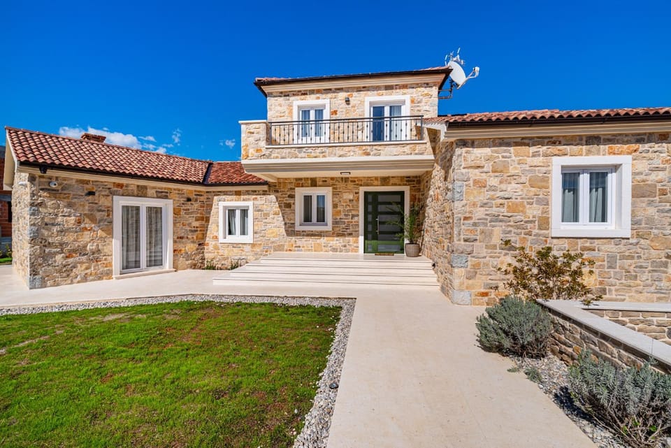 Property building, Facade/entrance, Garden
