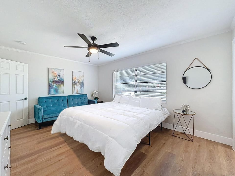 Newly Renovated | Minutes to Riverwalk & Beaches | Tampa Heights House in Tampa