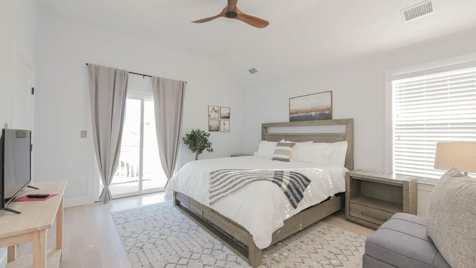 2 Blocks to Beach | Ventnor City | Multi- Level Decks | Pet Friendly House in Margate City