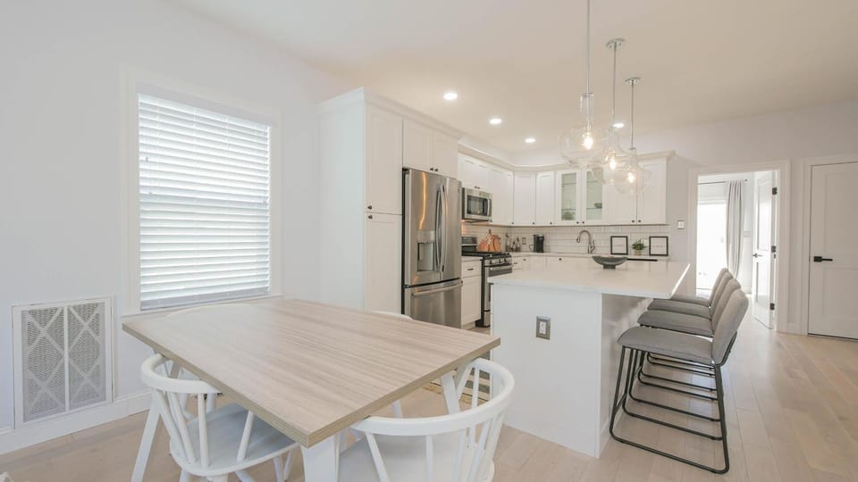 2 Blocks to Beach | Ventnor City | Multi- Level Decks | Pet Friendly House in Margate City