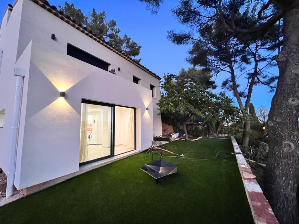 Property building, Garden