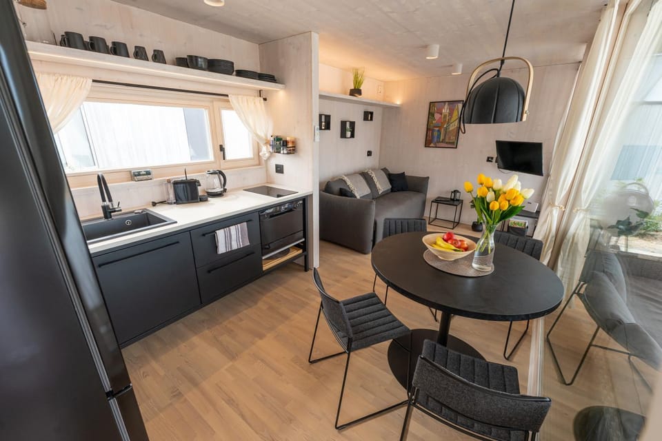 Property building, Dining area, kitchen