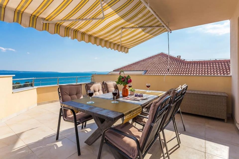Day, View (from property/room), Balcony/Terrace, Seating area, Sea view