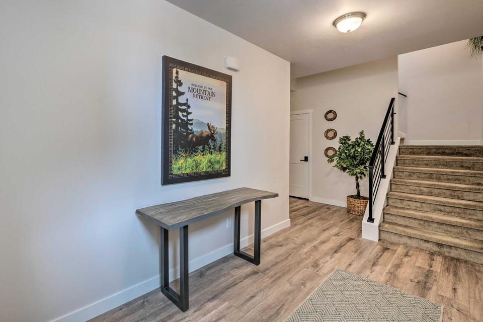Inviting Hideout Townhome w/ Balcony & Lake Views! House in Hideout