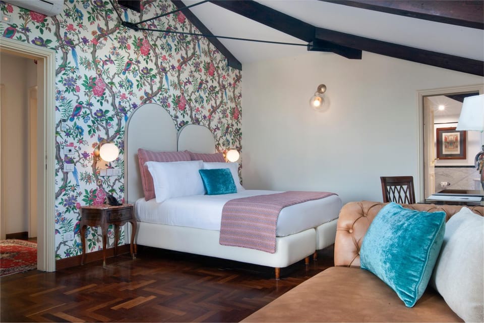 Bed, Living room, Photo of the whole room, Seating area, Bedroom