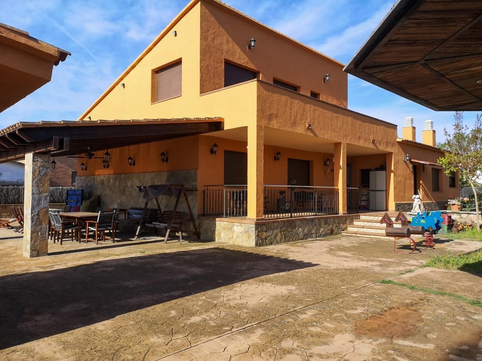 Property building, Patio, Table tennis