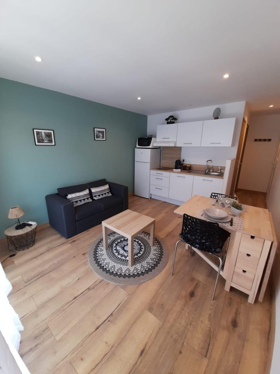Seating area, Dining area