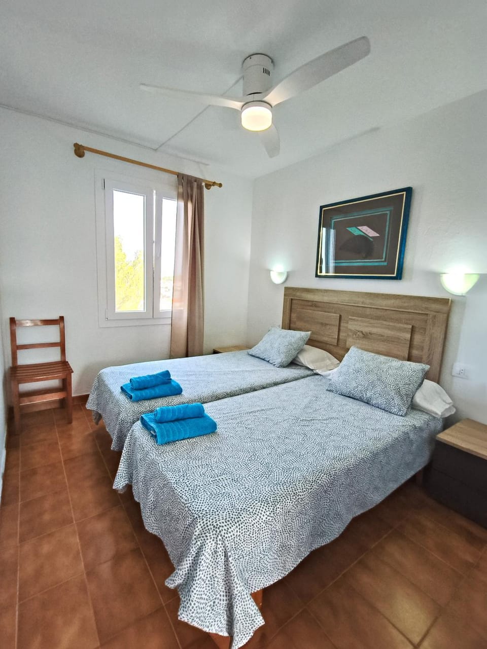 Photo of the whole room, Bedroom