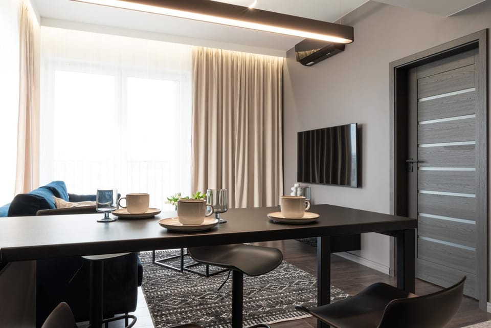 TV and multimedia, Living room, Seating area, Dining area