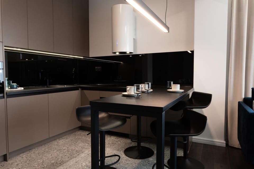 Kitchen or kitchenette, Dining area