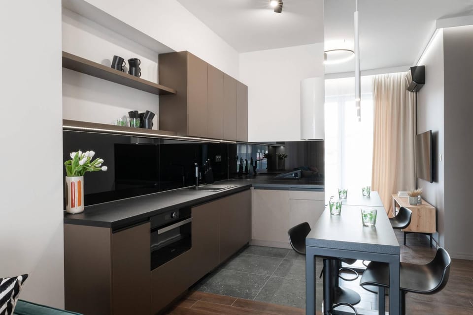 Kitchen or kitchenette, Dining area, dishwasher, oven, stove