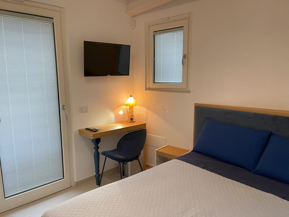 Seating area, Bedroom
