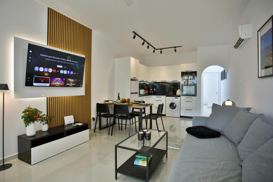 TV and multimedia, Living room, Seating area