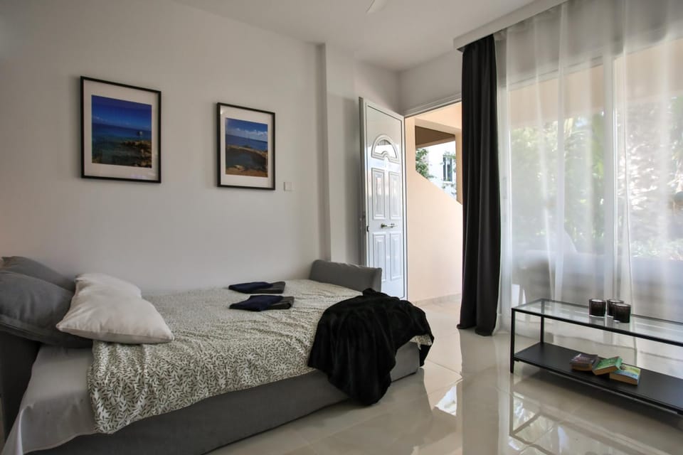 Bed, Living room