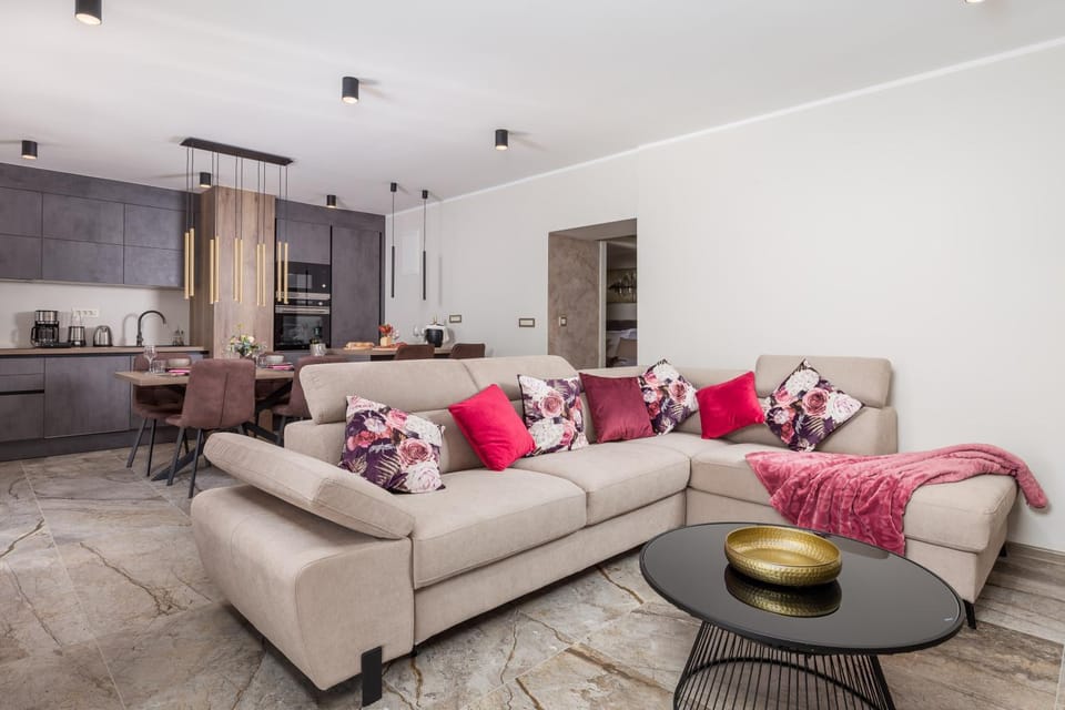 SROK luxury apartments by the pool Apartment in Rijeka