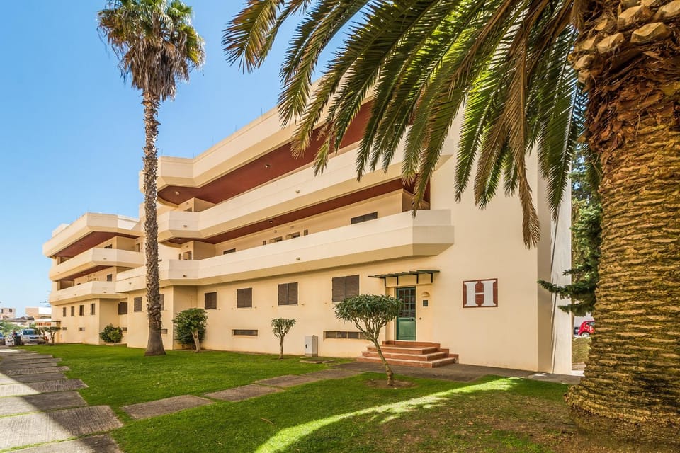 Property building, Facade/entrance, Off site