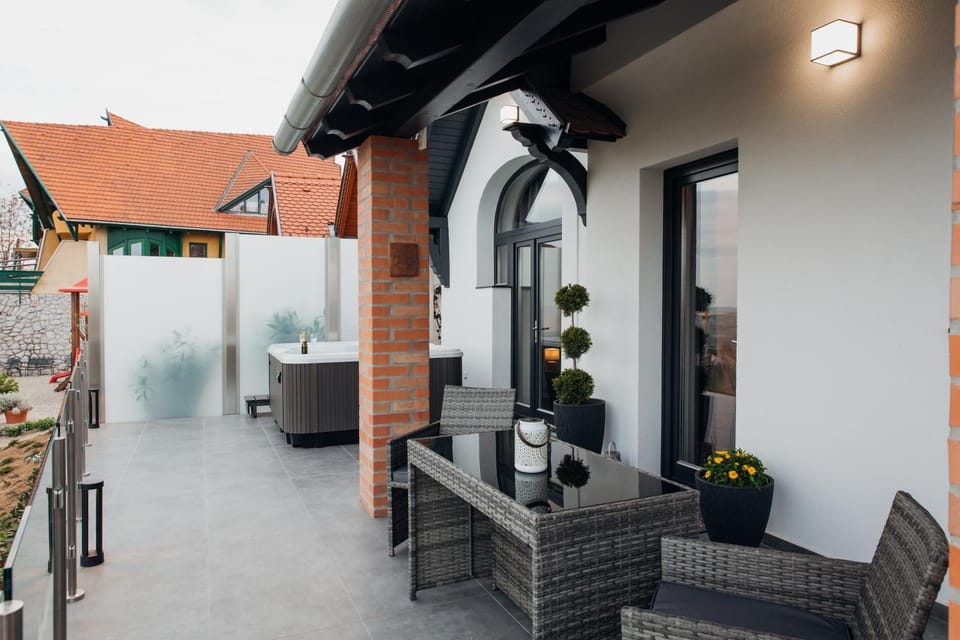 Bagoly Wellness Apartman 2 Apartment in Hungary