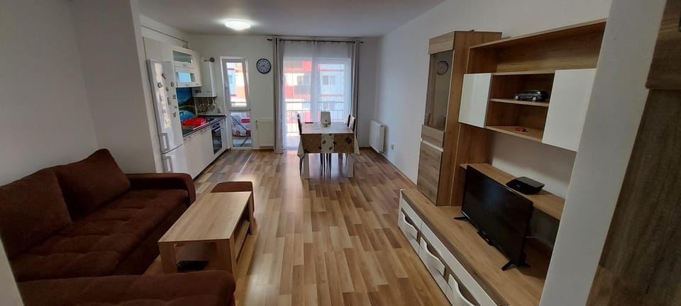 Communal lounge/ TV room, TV and multimedia, Kitchen or kitchenette, Living room, Seating area, Dining area