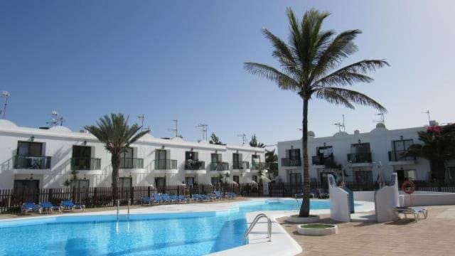Pool view, Swimming pool, sunbed
