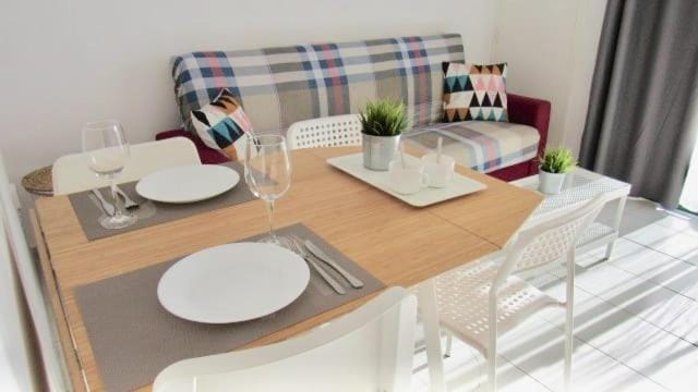 Living room, Photo of the whole room, Dining area
