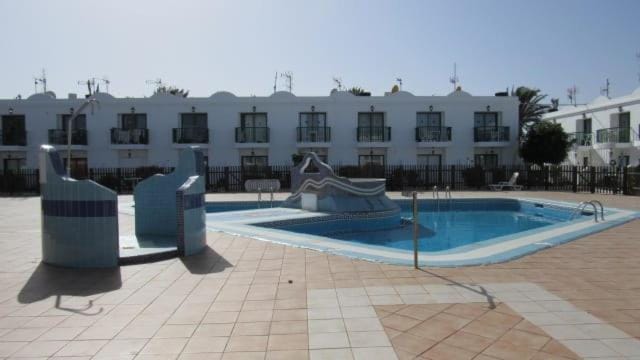 Pool view, Swimming pool, sunbed