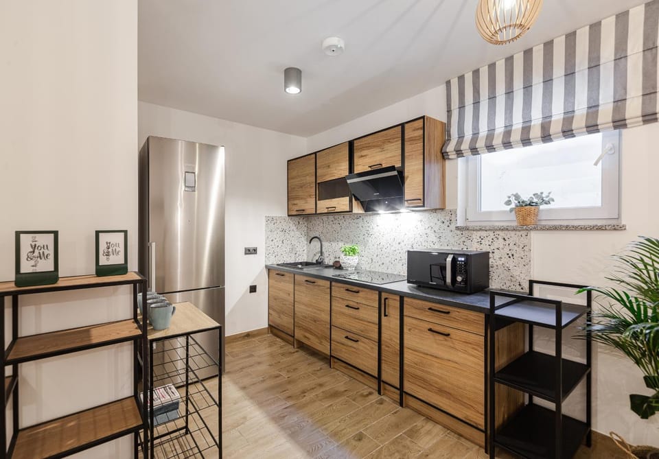 Kitchen or kitchenette, Dining area, dishwasher, oven, stove
