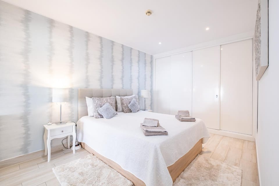 Bed, Bedroom, towels, wardrobe