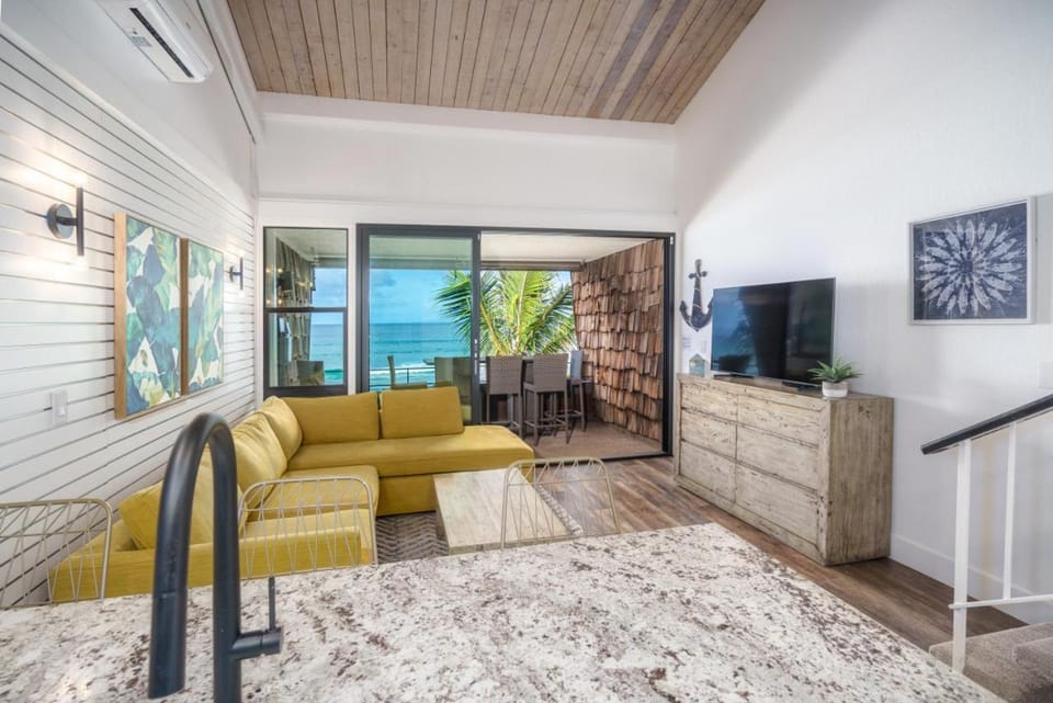 Modern-Rustic Beach Renovation Direct Oceanfront Penthouse House in Napili-Honokowai