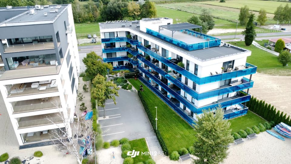 Bird's eye view, Location