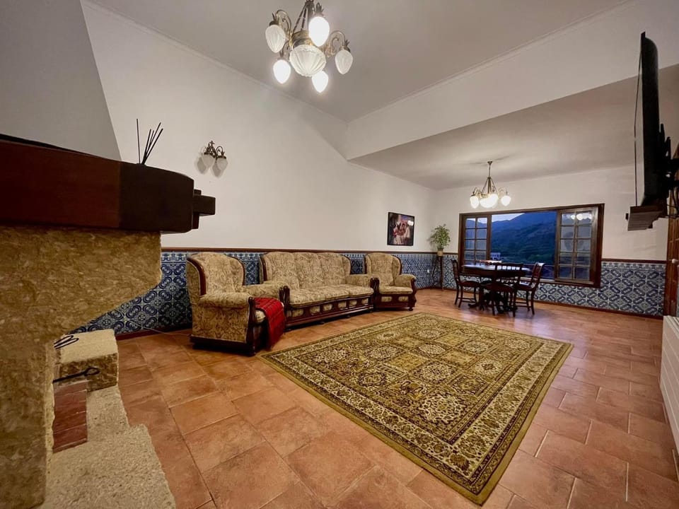 View (from property/room), Living room, Mountain view