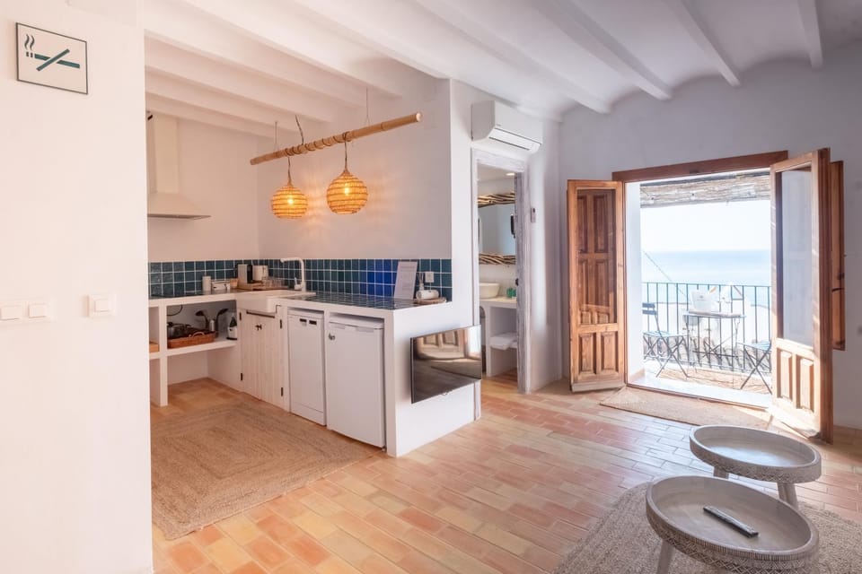 Kitchen or kitchenette, Living room