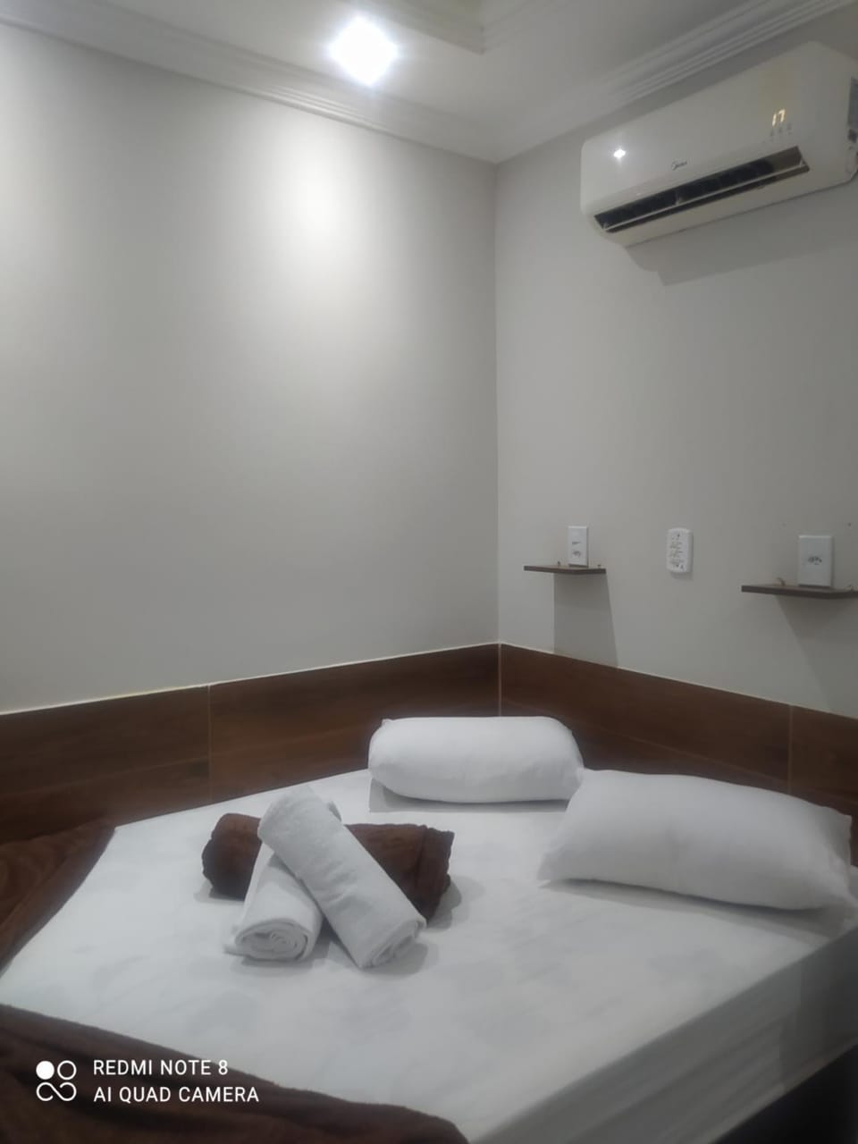 Pousada Quarto Casal com ar,frigobar, garagem Bed and Breakfast in State of São Paulo