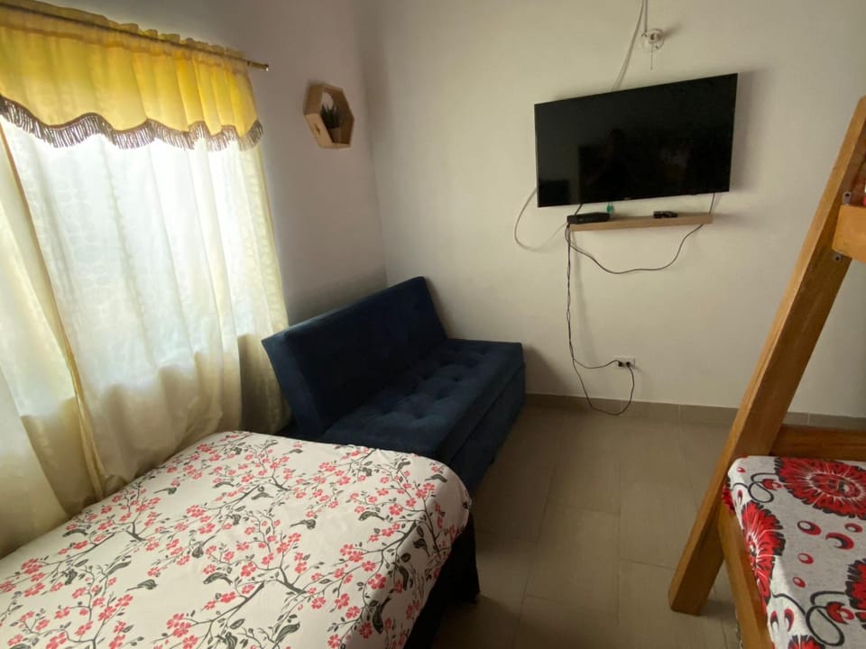 AMPLIO APARTAMENTO AMOBLADO SECTOR LAURELES-ESTADIO Paris Apartment in Medellin