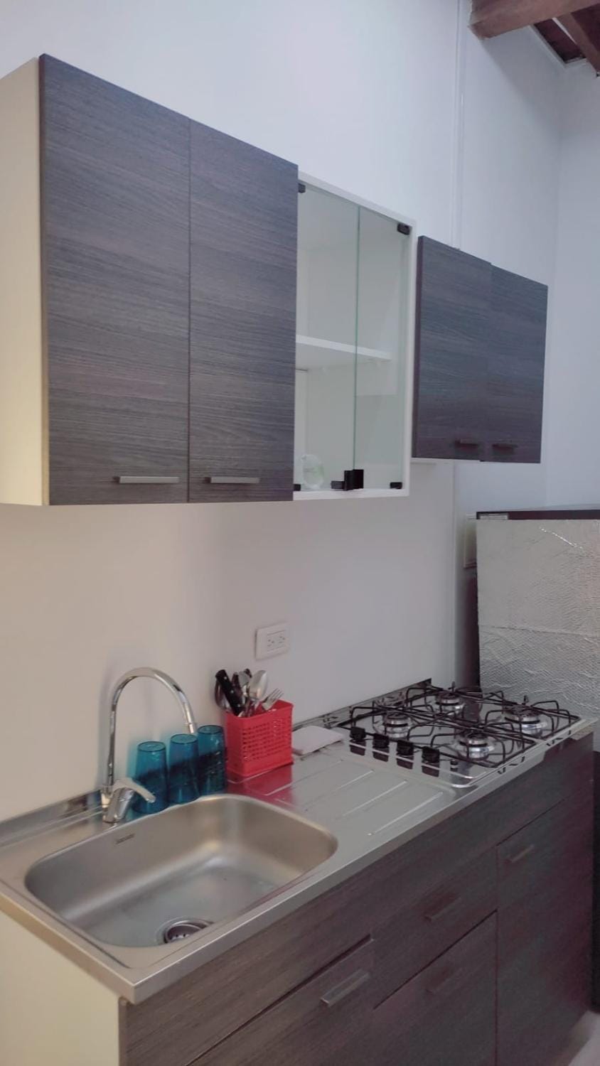 AMPLIO APARTAMENTO AMOBLADO SECTOR LAURELES-ESTADIO Paris Apartment in Medellin