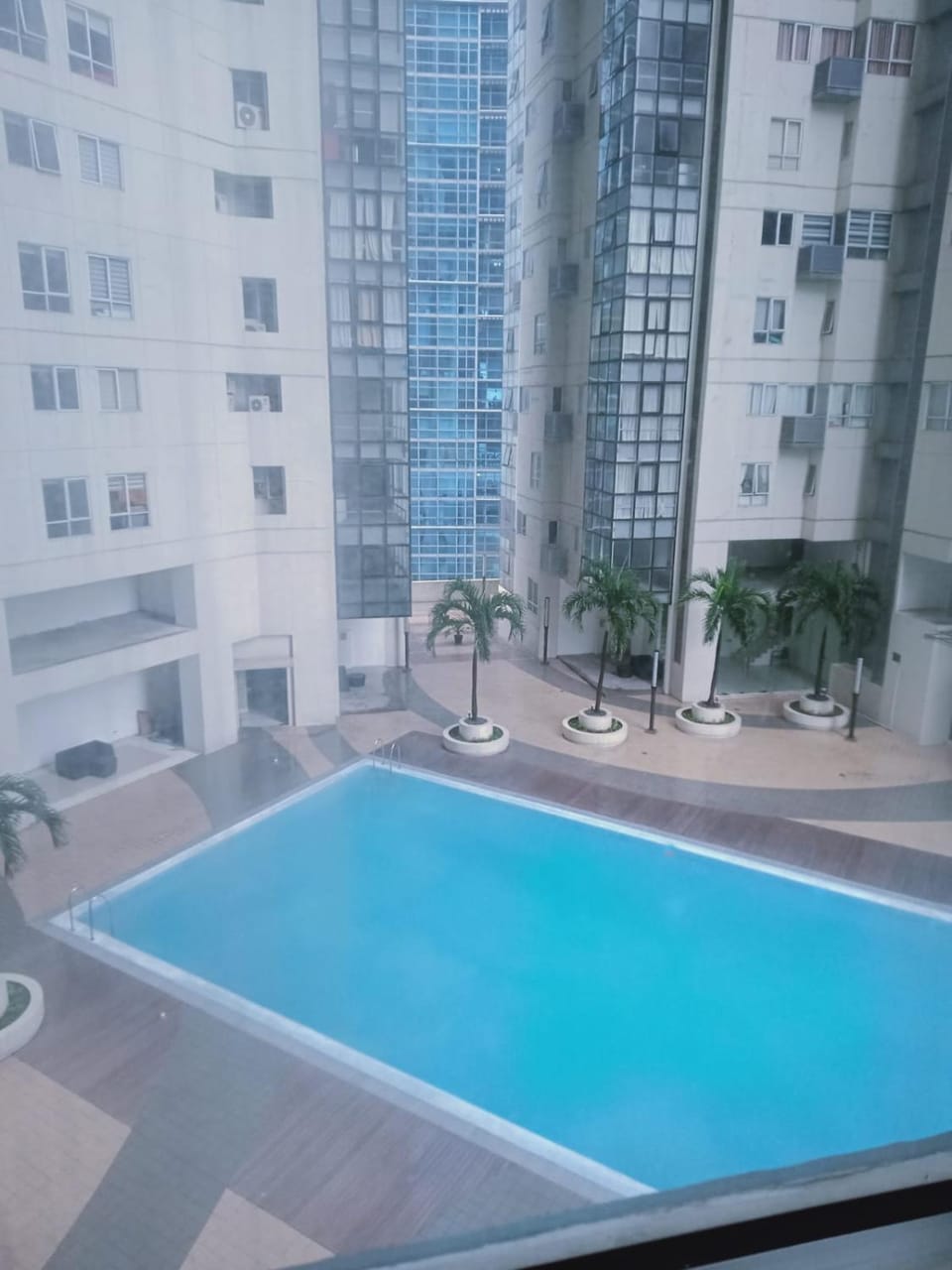 2 Bedrooms Units Forbes Area 5th Avenue BGC Center Apartment in Makati