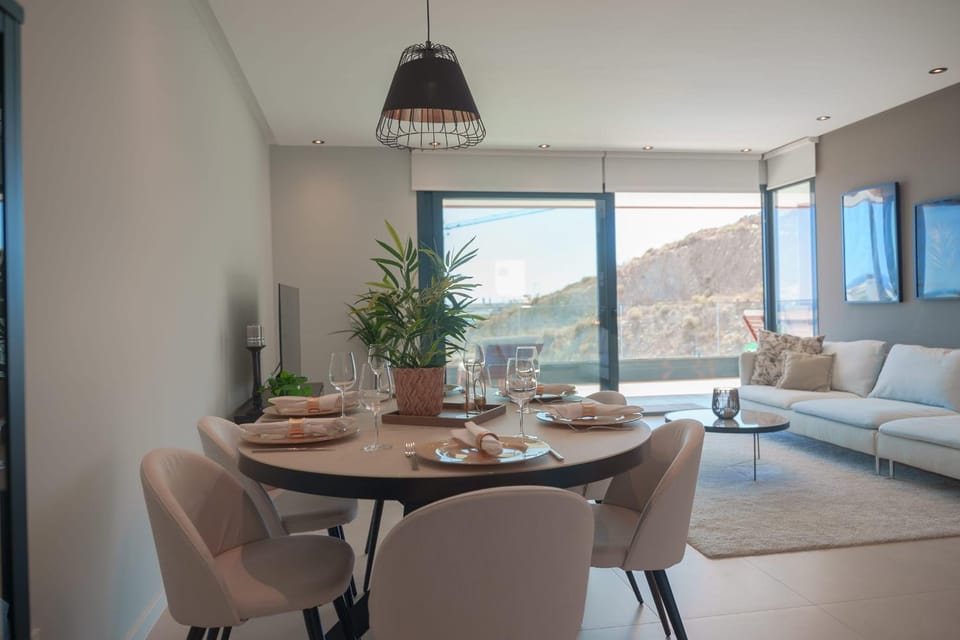Stunning modern apartment in Middel Views Higueron Apartment in Fuengirola