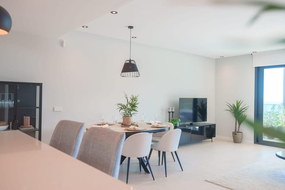 Stunning modern apartment in Middel Views Higueron Apartment in Fuengirola