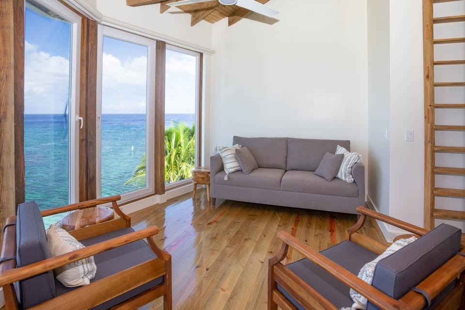 Stunning views at - Villa Aire apts Apartment in West End