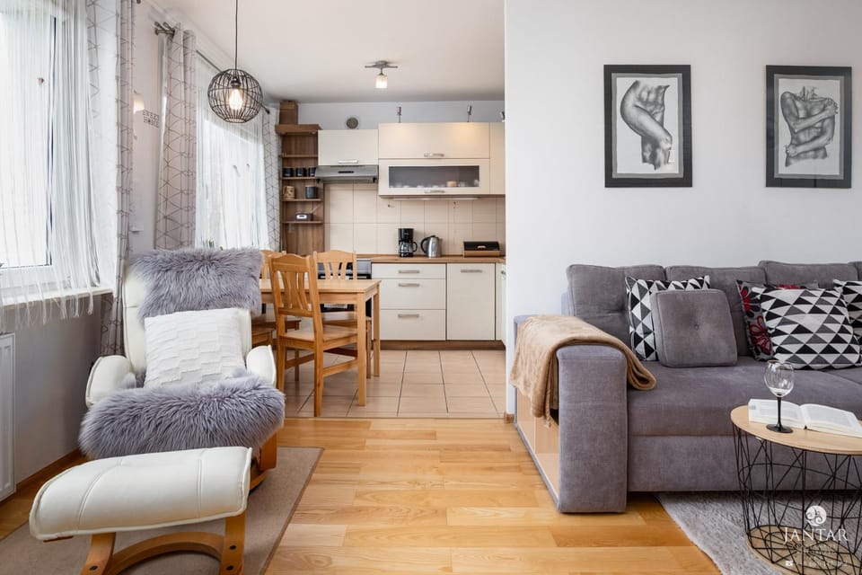 Kitchen or kitchenette, Seating area