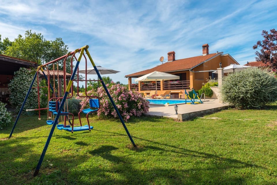 Communal lounge/ TV room, BBQ facilities, Garden, Minigolf, Minigolf, Table tennis, Table tennis, Balcony/Terrace, Banquet/Function facilities, Cycling, Cycling, Kids's club, Communal kitchen, Garden view, Pool view, Sports