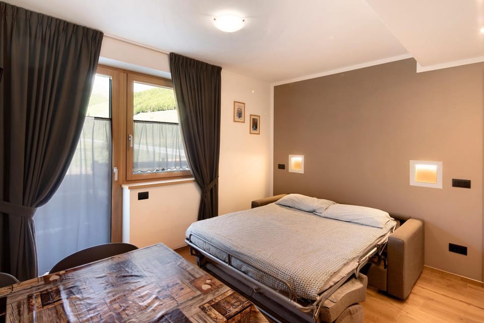 Living room, Bedroom